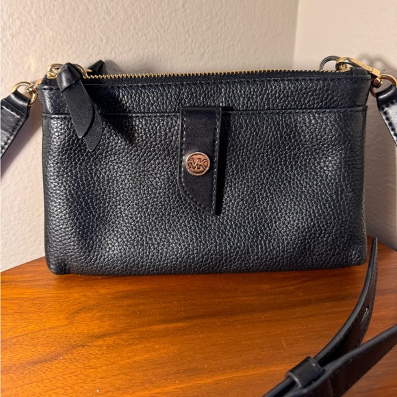 Michael Kors Medium Pebbled Leather Double-Zip Crossbody Bag in Black - Picture 5 of 15